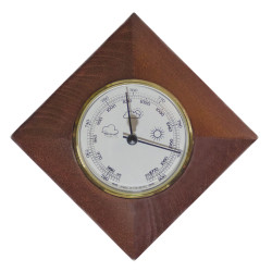 Барометр Moller 201001 Walnut механічний настінний з натурального дерева з прогнозом погоди. Барометр Moller 201001 Walnut механічний настінний з натурального дерева з прогнозом погоди.